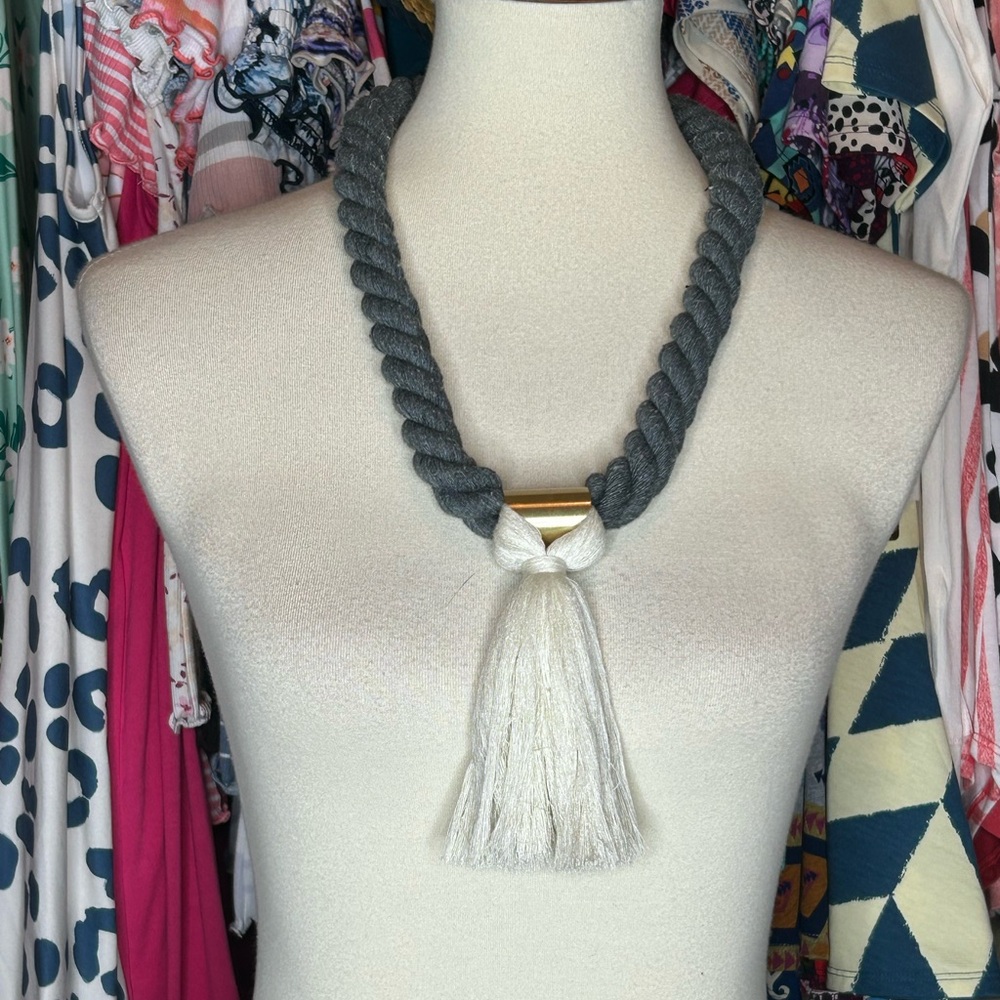 Plunder Jewelry Gray and White Rope Necklace